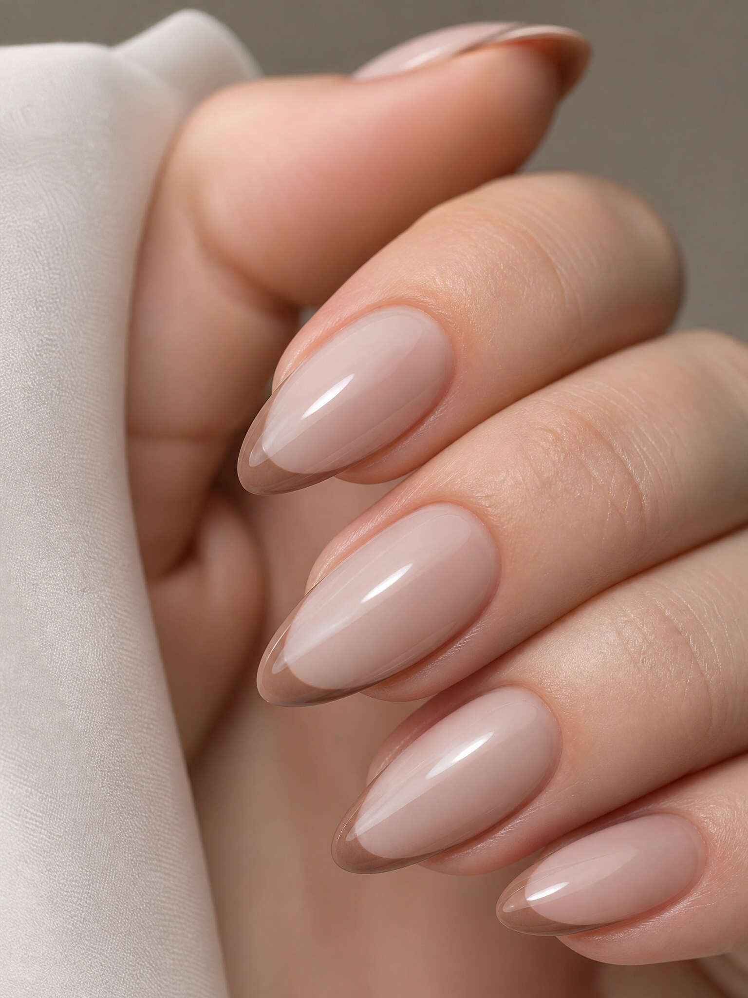 Soft Brown French: Нежный тренд 2026 в дизайне ногтей